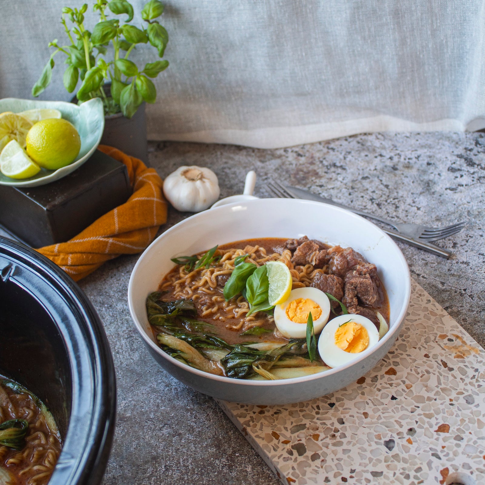 Slow Cooker Curry Beef Ramen 🍜